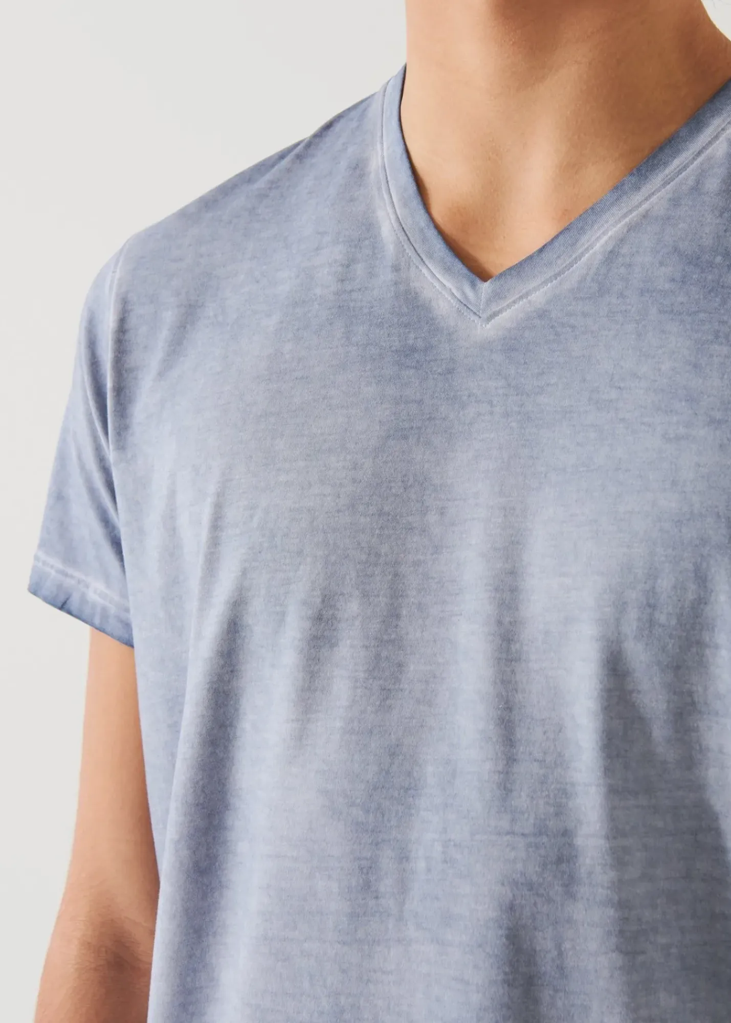 PATRICK ASSARAF Pima Cotton Stretch Vintage Wash V-Neck T-Shirt|Men T-Shirts