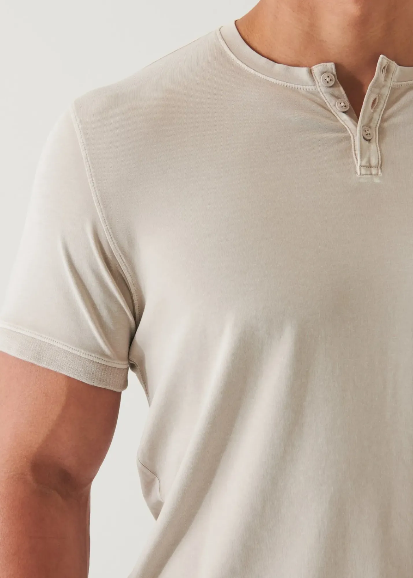 PATRICK ASSARAF Pima Cotton Stretch Vintage Wash Henley T-Shirt|Men T-Shirts