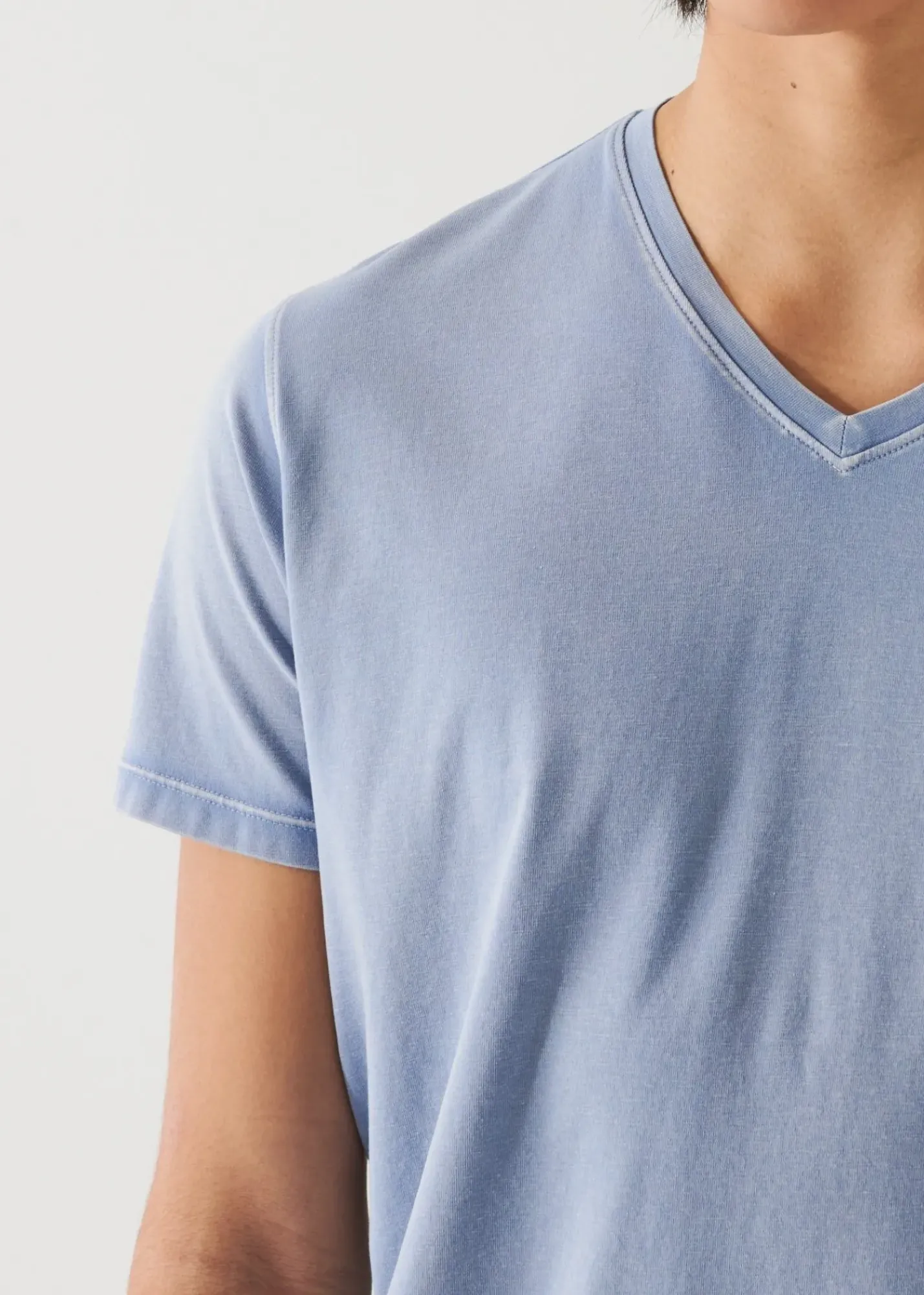 PATRICK ASSARAF Pima Cotton Stretch Vintage Wash V-Neck T-Shirt|Men T-Shirts