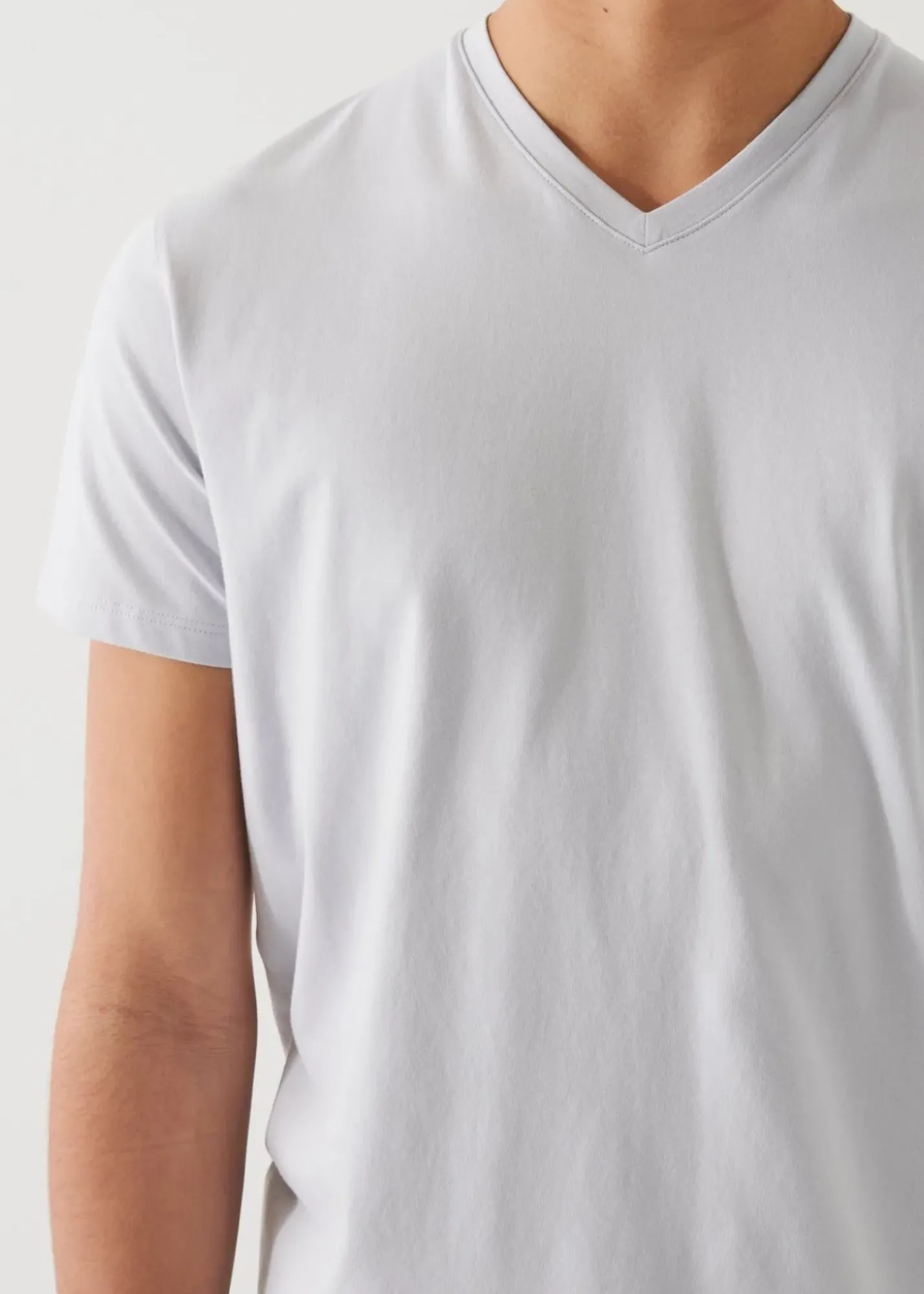 PATRICK ASSARAF Pima Cotton Stretch V-Neck T-Shirt|Men T-Shirts
