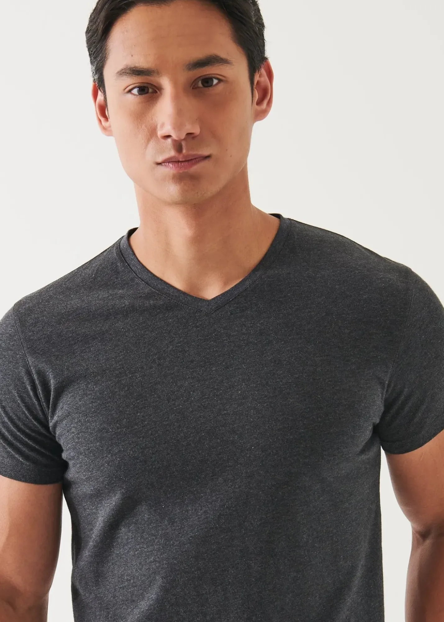 PATRICK ASSARAF Pima Cotton Stretch V-Neck T-Shirt|Men T-Shirts