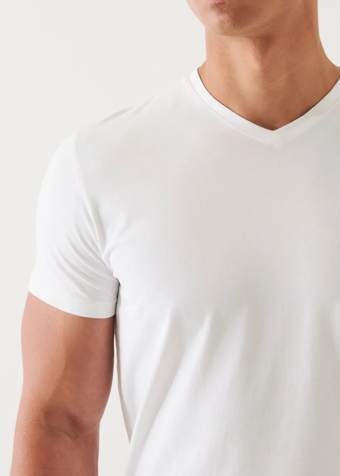 PATRICK ASSARAF Pima Cotton Stretch V-Neck T-Shirt|Men T-Shirts