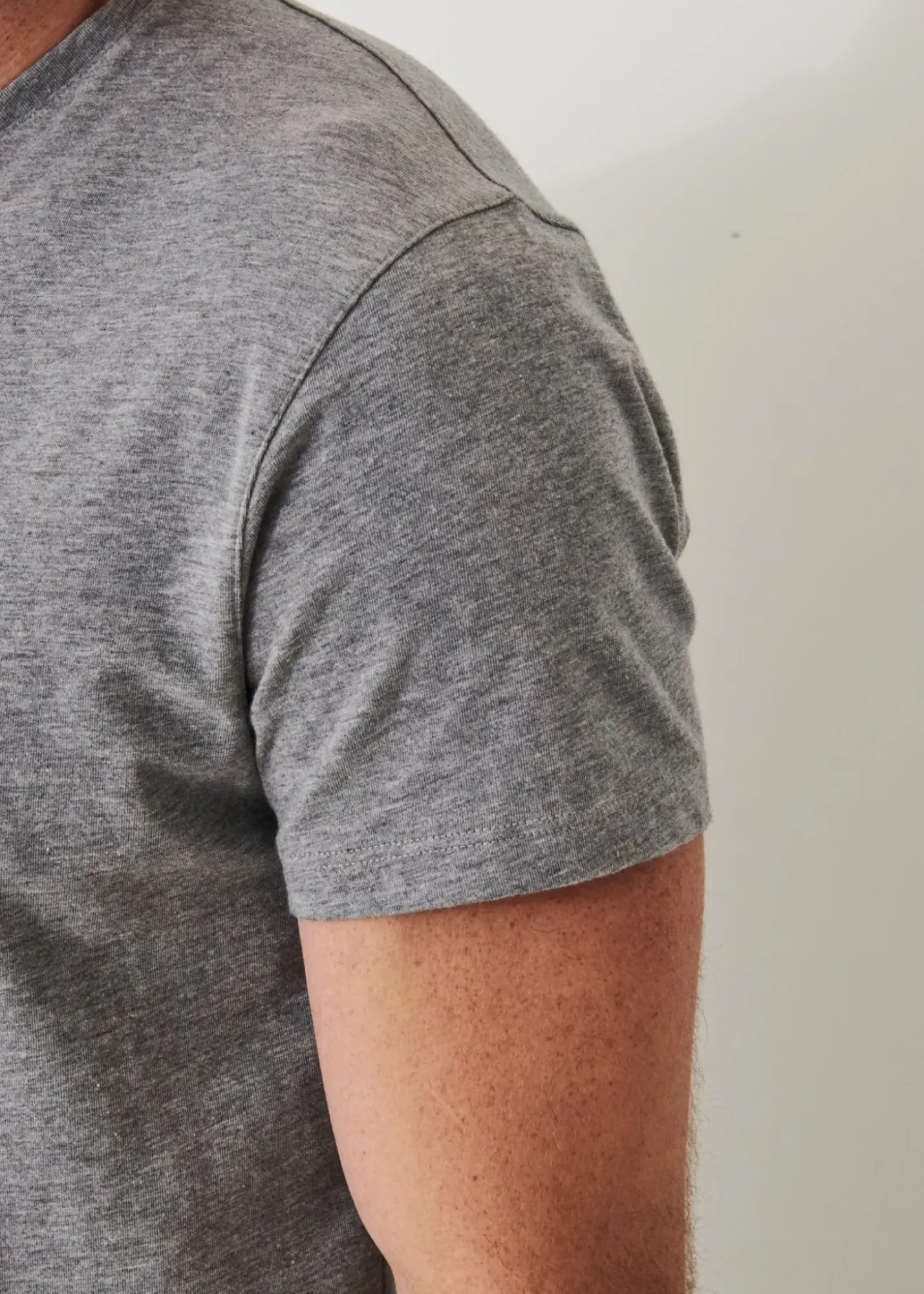 PATRICK ASSARAF Pima Cotton Stretch V-Neck T-Shirt|Men T-Shirts