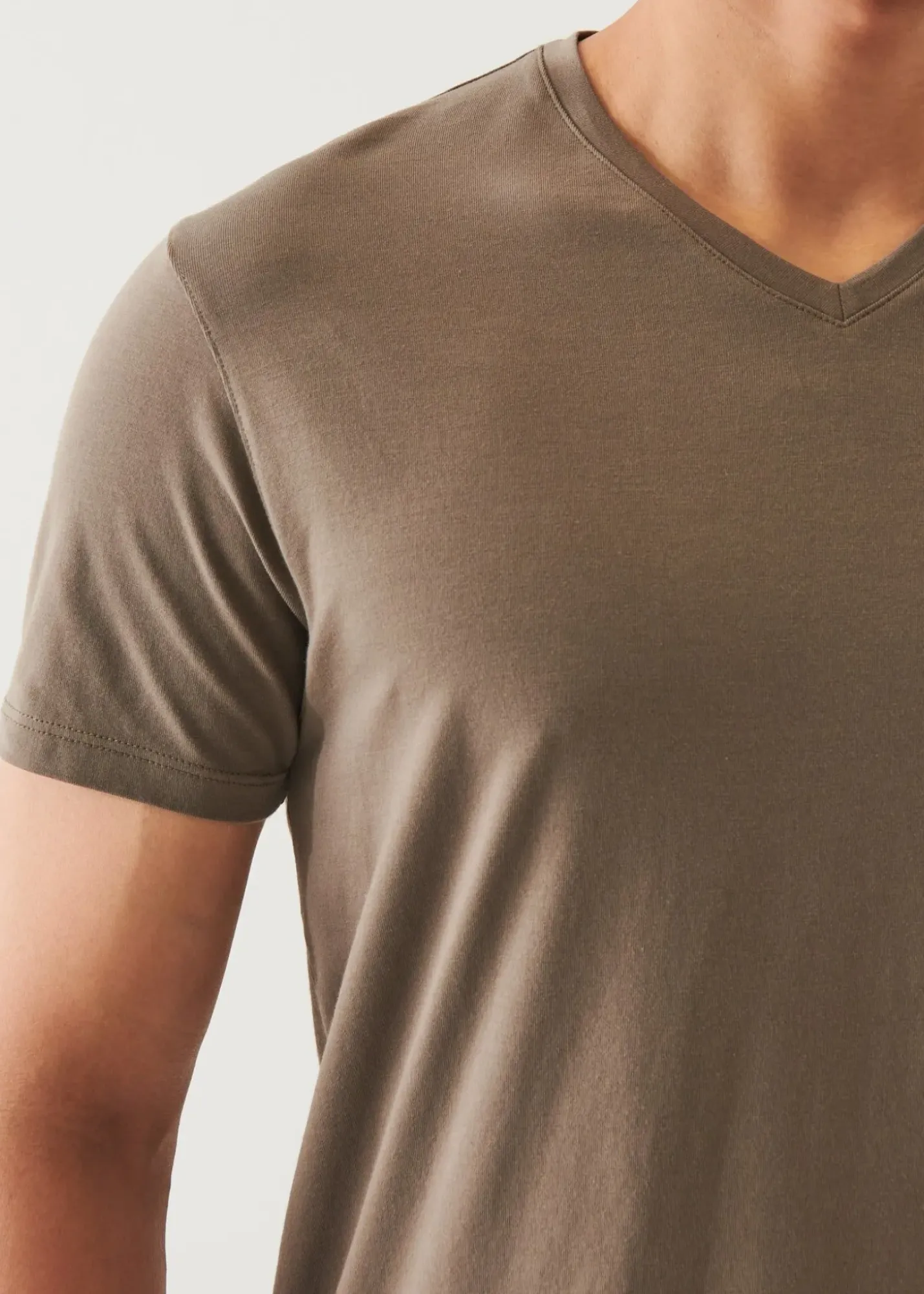 PATRICK ASSARAF Pima Cotton Stretch V-Neck T-Shirt|Men T-Shirts