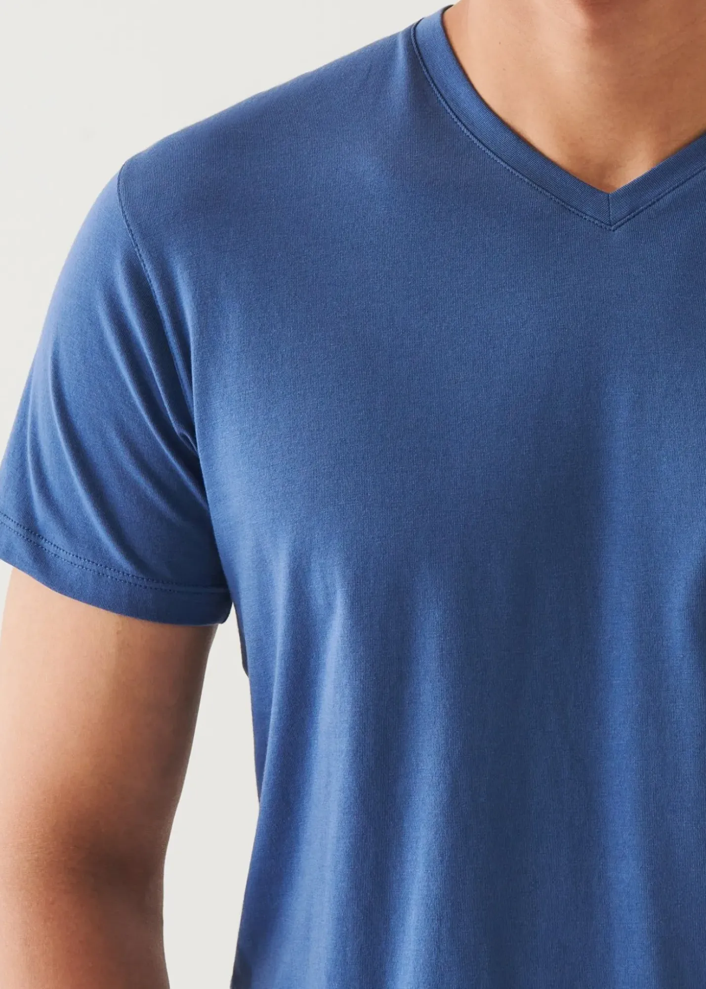 PATRICK ASSARAF Pima Cotton Stretch V-Neck T-Shirt|Men T-Shirts