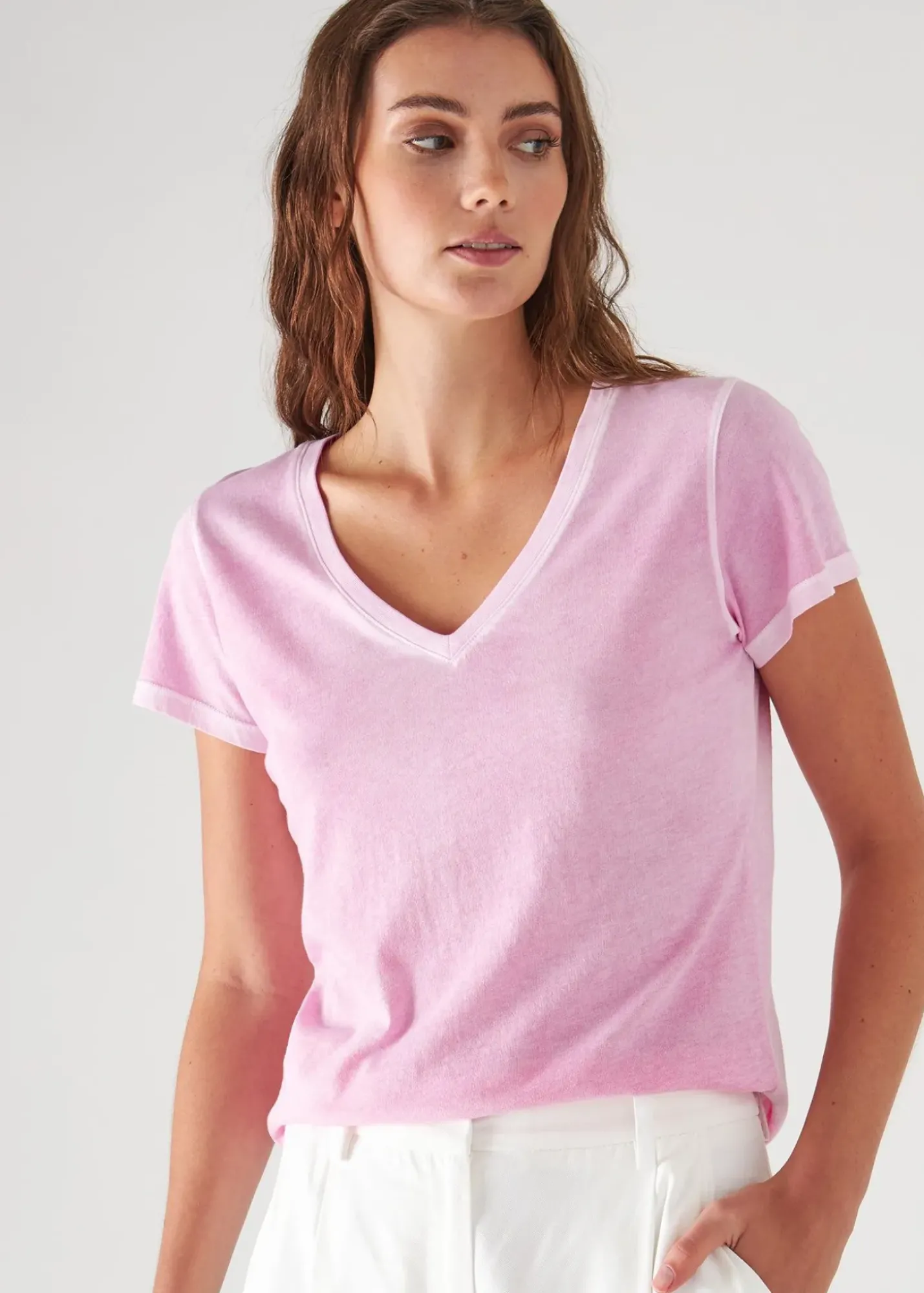 PATRICK ASSARAF Reverse Spray Lightweight Pima Cotton V-Neck T-Shirt|Women T-Shirts